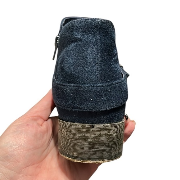 Ataiwee dark blue ankle boots. Very pretty. EUC. - Picture 5 of 12